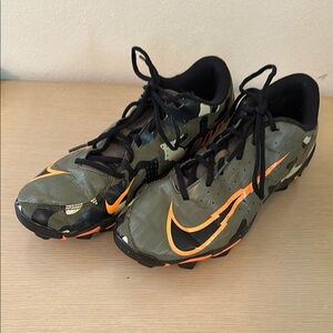 Nike Camo Football Cleats with Bold Orange Swoosh Men’s sz 9